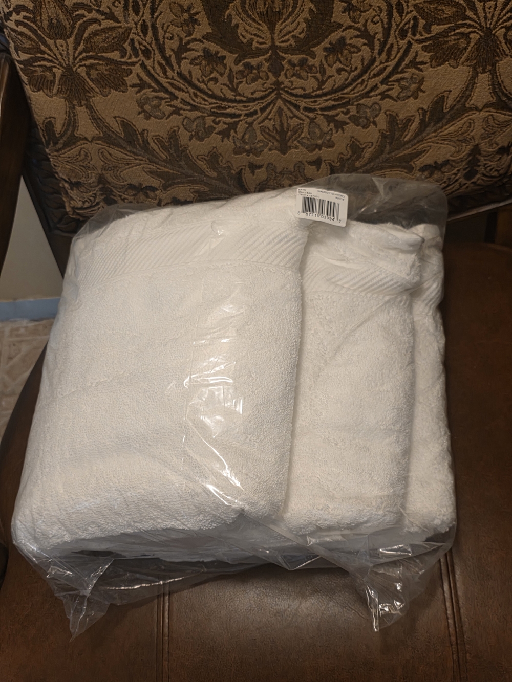 Plush White Bath Towels - Soft Absorbent Set 30in 54 In(76cm× 137cm) - Picture 2 of 5